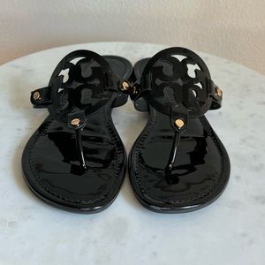 Tory Burch MILLER SANDAL, PATENT LEATHER